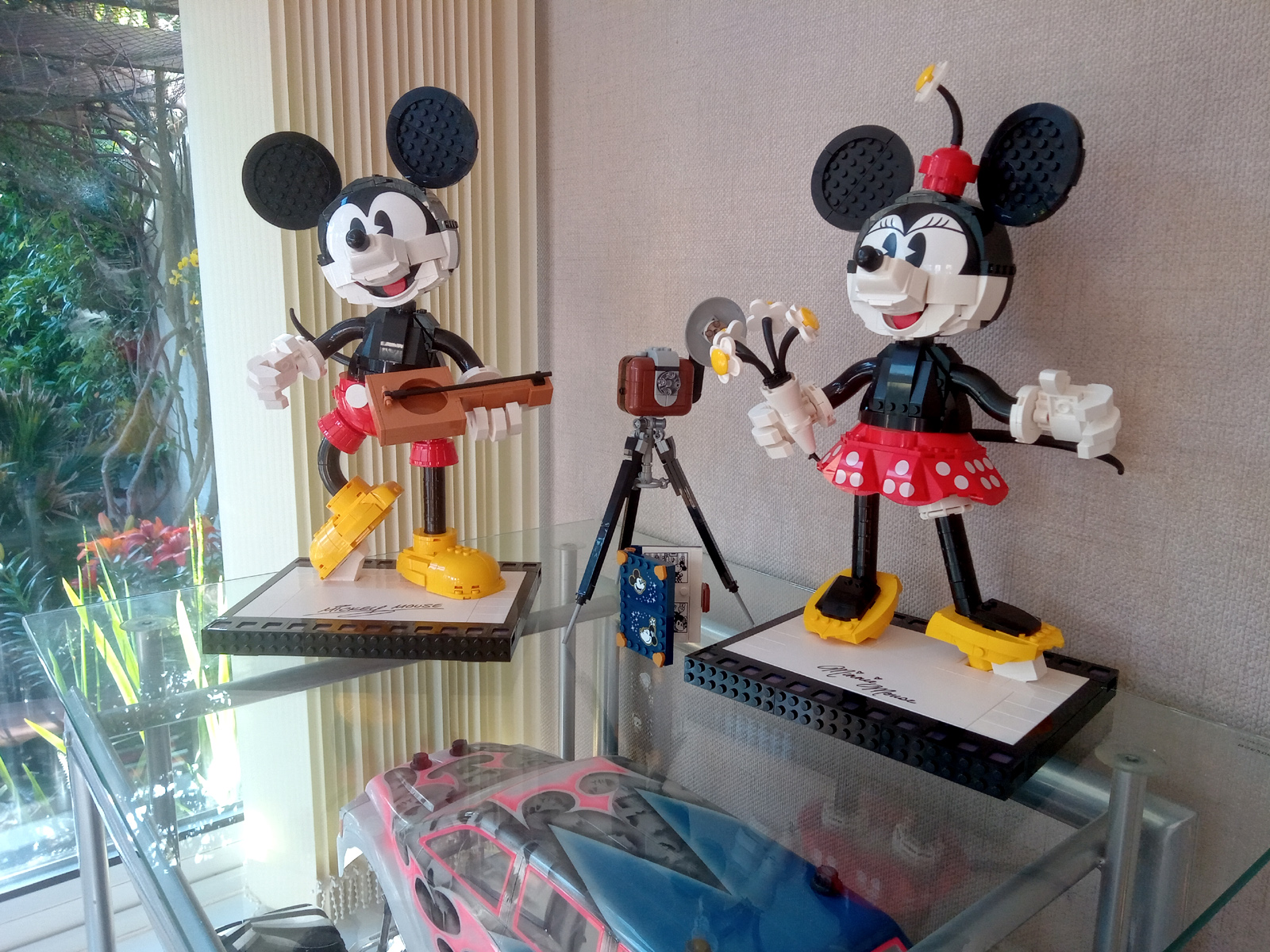 mickeyandminnie.jpg